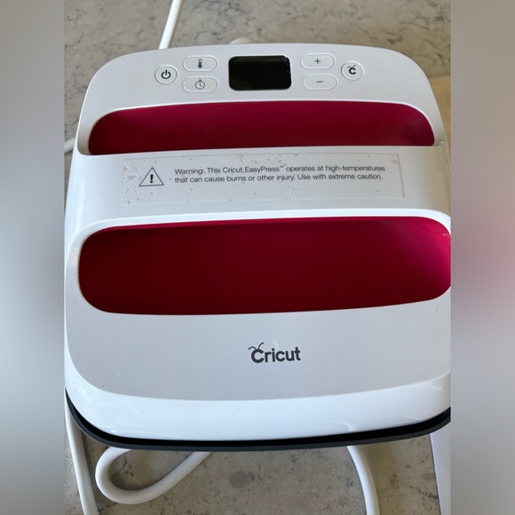 Cricut EasyPress™ 2, Raspberry - 12" x 10" - Picture 7 of 11